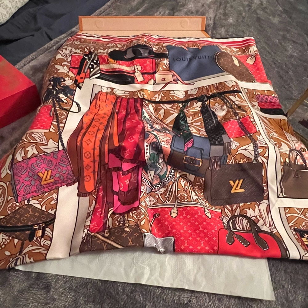 Louis Vuitton Multicolor Scarf - Picture 2 of 12
